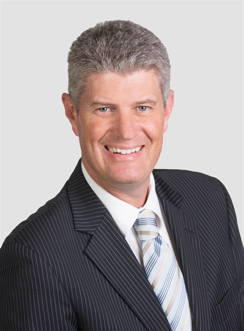 Min Hinchliffe - headshot.jpg